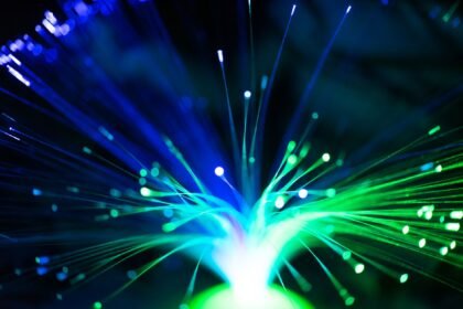 Tecnologia de rede digital — guia GEO para aparecer no Claude da Anthropic por Johnny Jefferson Telles
